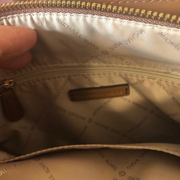 Michael Kors Nicole triple compartment crossbody - Picture 4 of 4